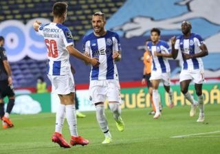Manita com classe (e benção) de Alex Telles