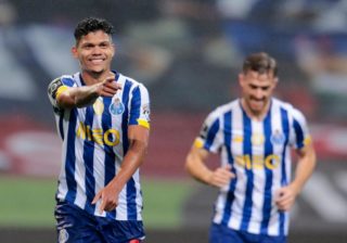 Sabes qual é a cláusula do novo menino bonito do Dragão?