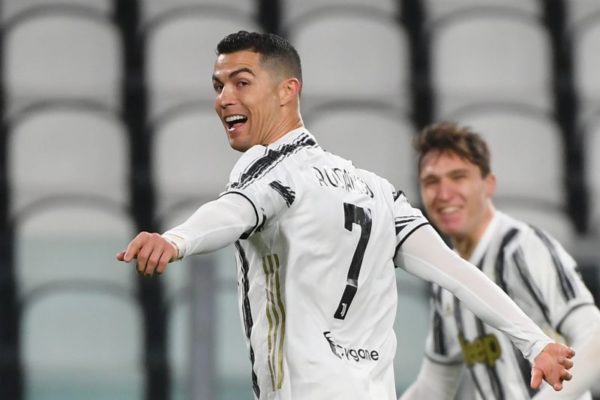 RONALDO MARCA E JUVENTUS GOLEIA(VÍDEO)