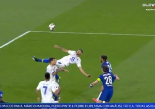 VÍDEO:BRIGHTON “PROVOCA” TAREMI