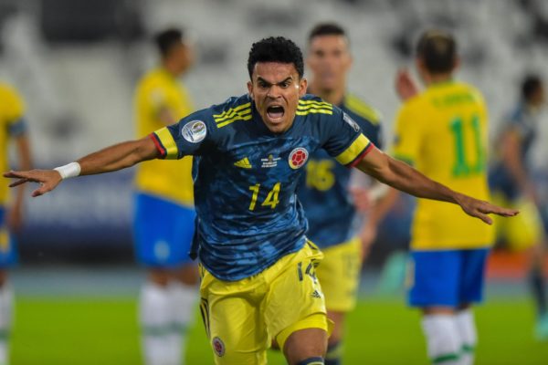 BAYERN MUNIQUE OLHA PARA DIAZ