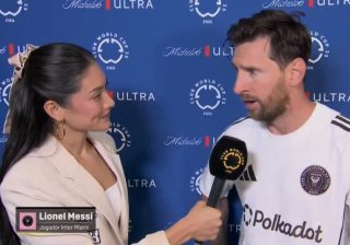 Messi deu dica a Cláudio Ramos após golaço de livre direto (VÍDEO)