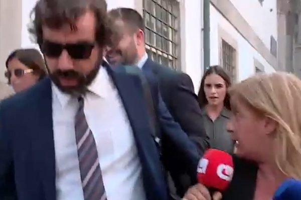 Advogado de Sandra Madureira empurrou Tânia Laranjo após as condenações (VÍDEO)