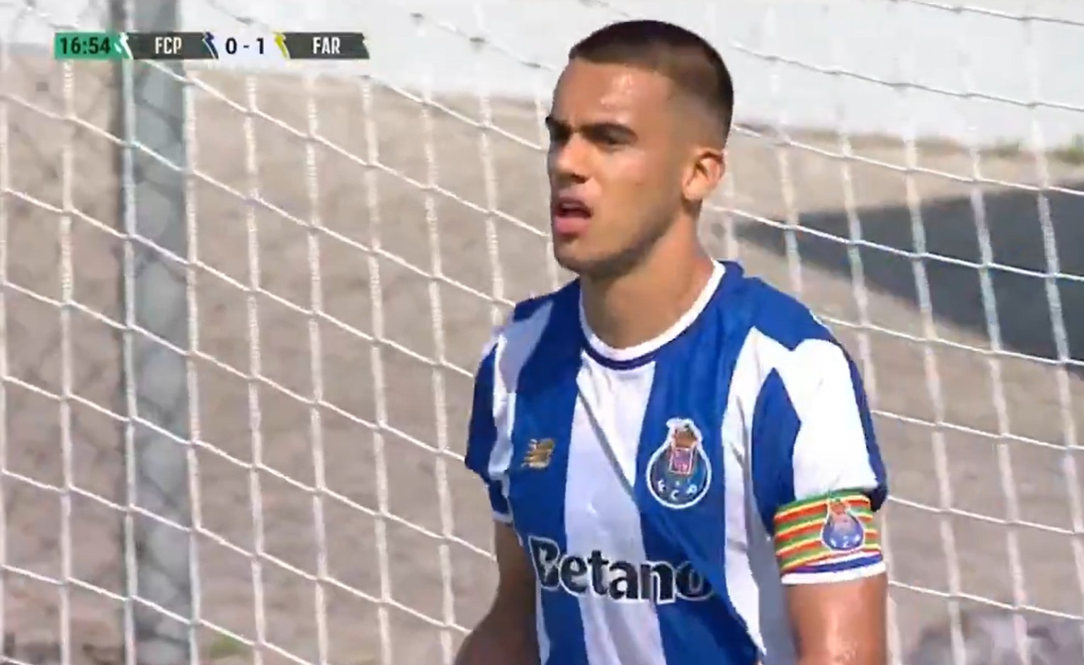 Segundo auto-golo do FC Porto está a correr mundo de tão insólito que é (VÍDEO)