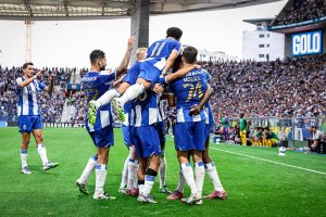 Reforço a caminho? FC Porto tenta garantir craque de 18 anos